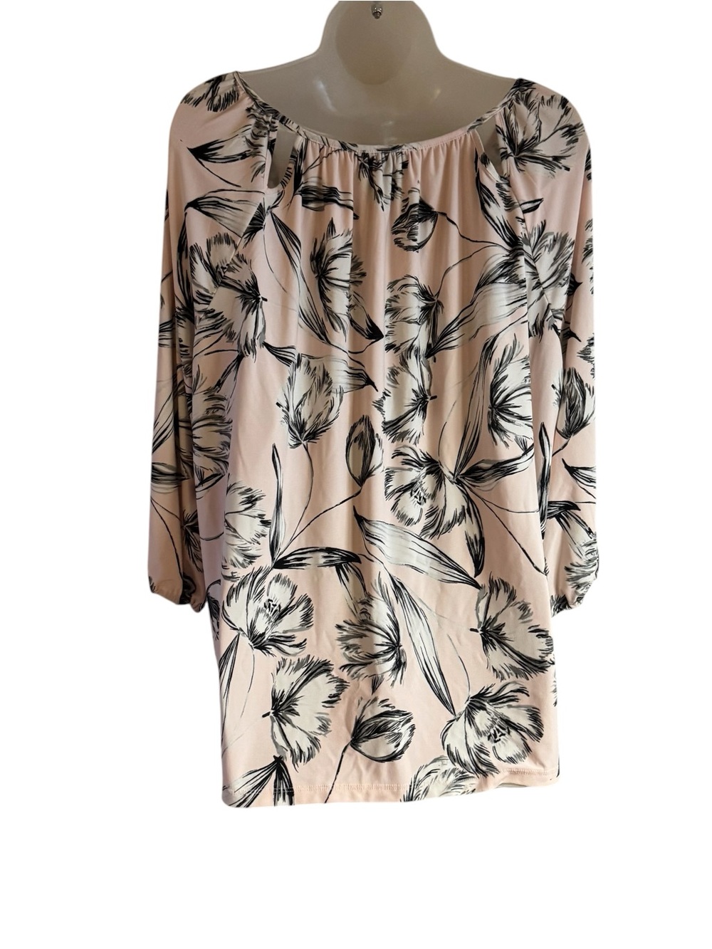 Roz & Ali Blush Pink Floral Top w/Cut-out neckline detail PLUS: 2X #Y - Picture 8 of 12